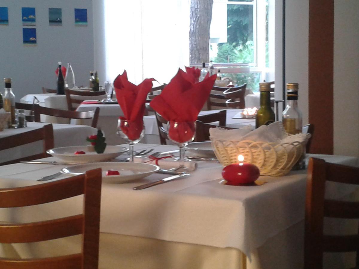 Hotel Lora Rimini Eksteriør bilde