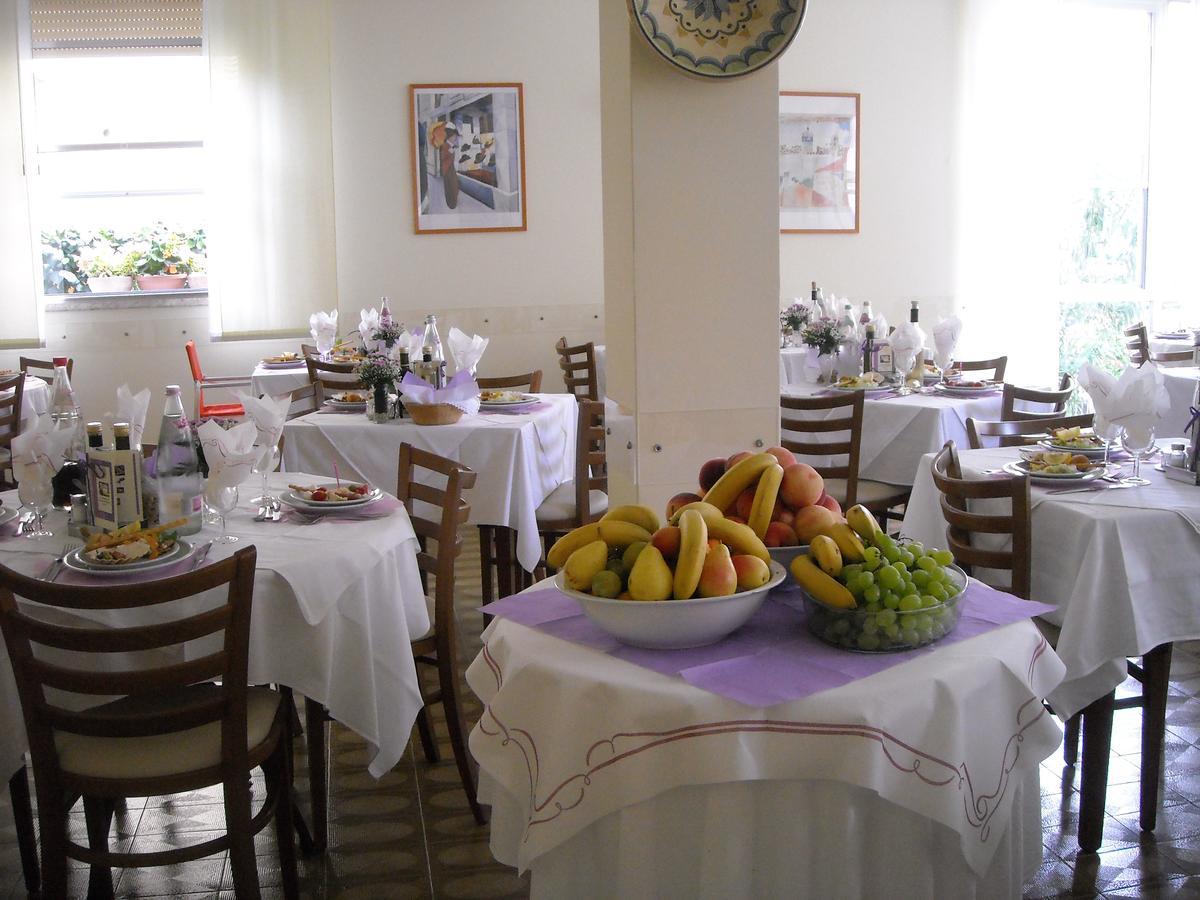 Hotel Lora Rimini Eksteriør bilde