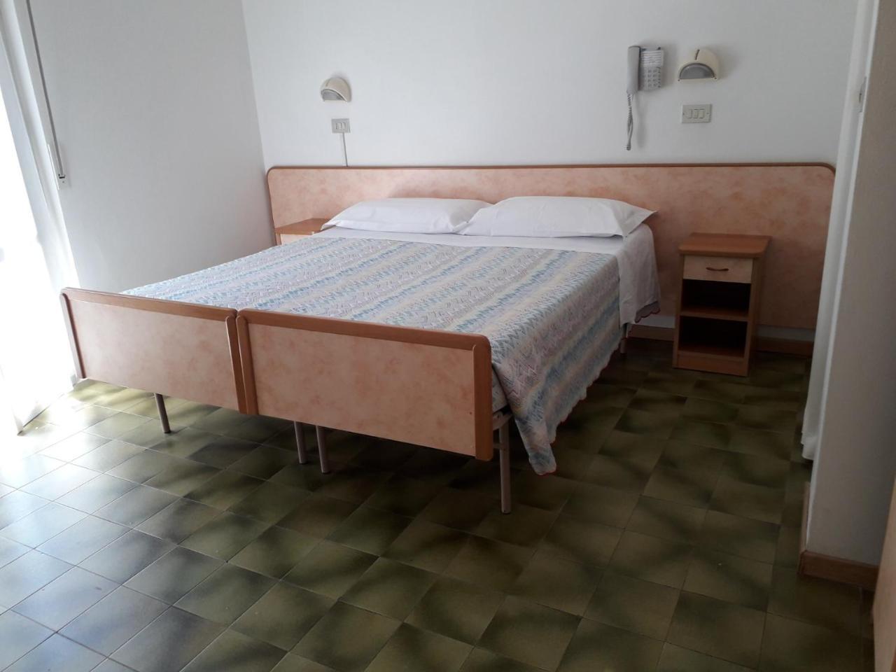 Hotel Lora Rimini Eksteriør bilde