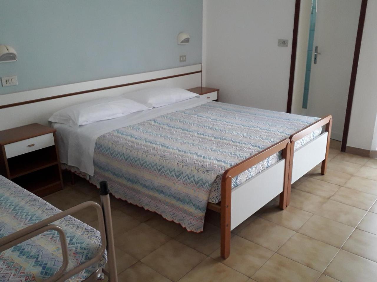 Hotel Lora Rimini Eksteriør bilde