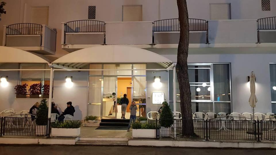 Hotel Lora Rimini Eksteriør bilde